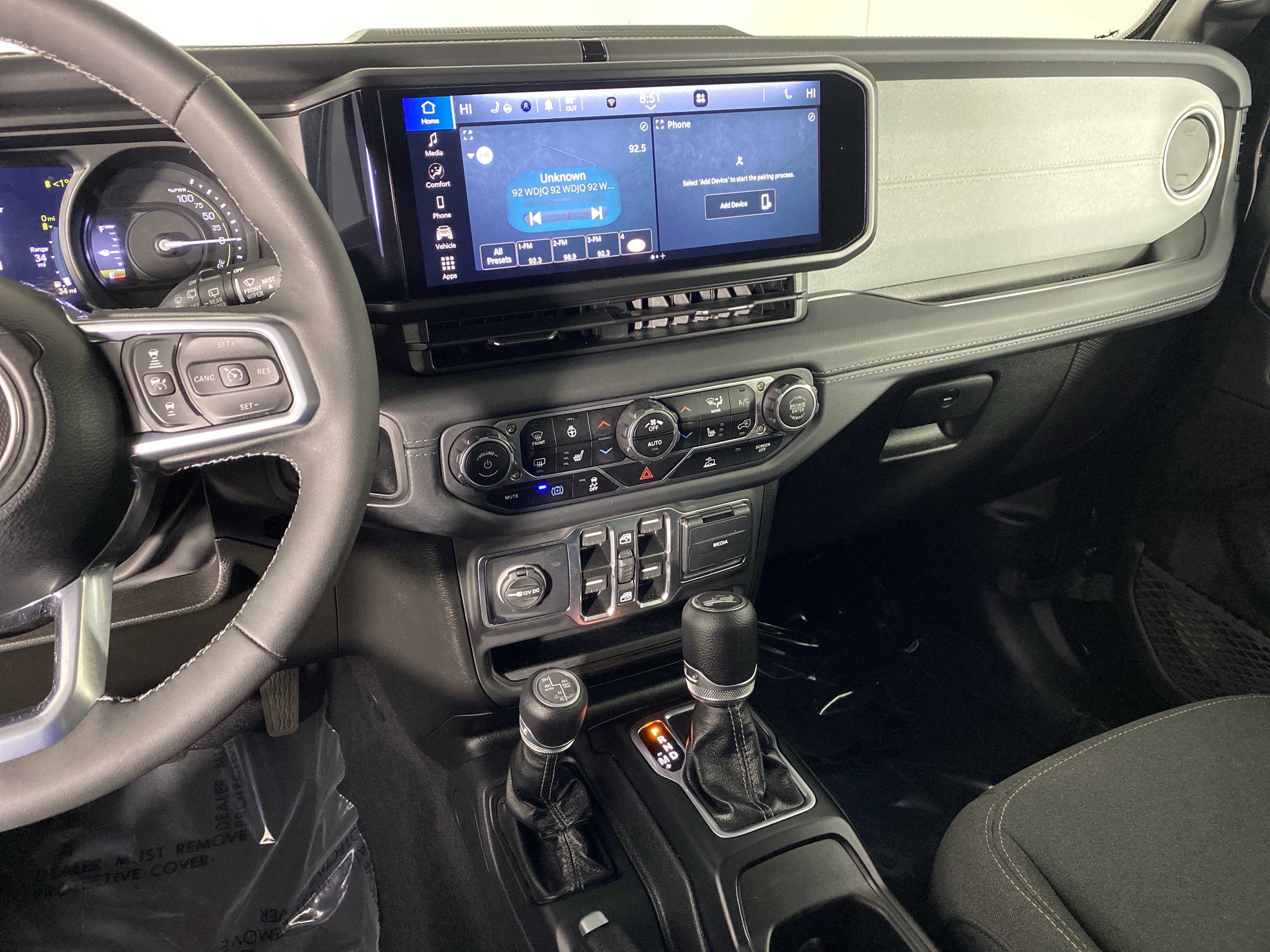 Used 2025 Jeep Wrangler Sahara AWD/4WD image 27