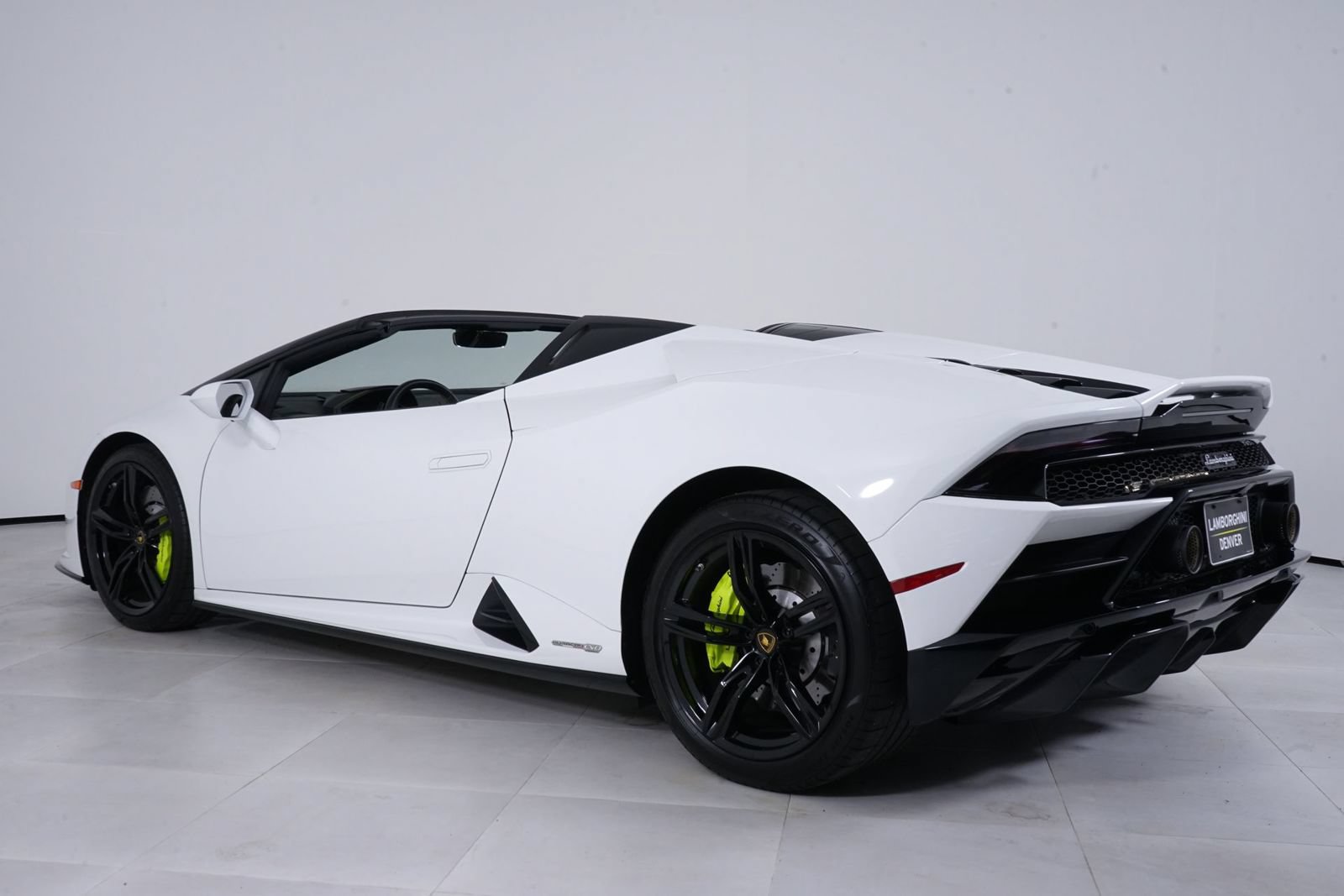 Used 2020 Lamborghini Huracan EVO RWD image 3
