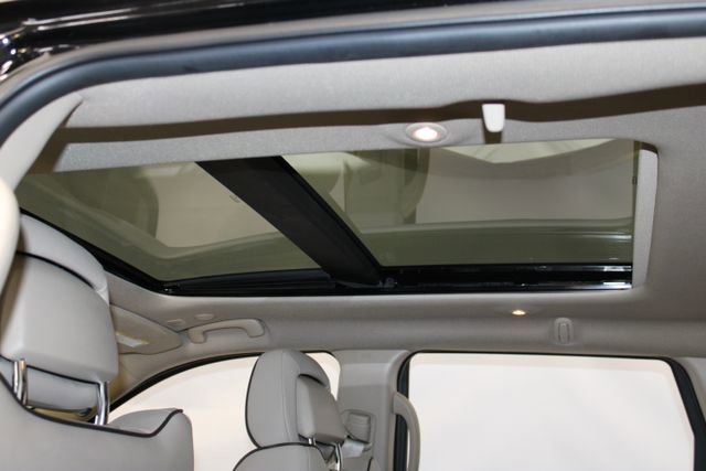 Used 2021 Jeep Grand Cherokee Overland AWD/4WD image 11