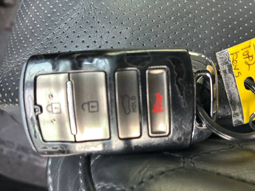 Used 2018 Kia Cadenza Limited FWD image 20