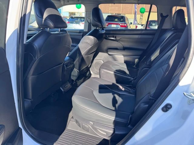 Used 2022 Toyota Highlander XLE FWD image 17