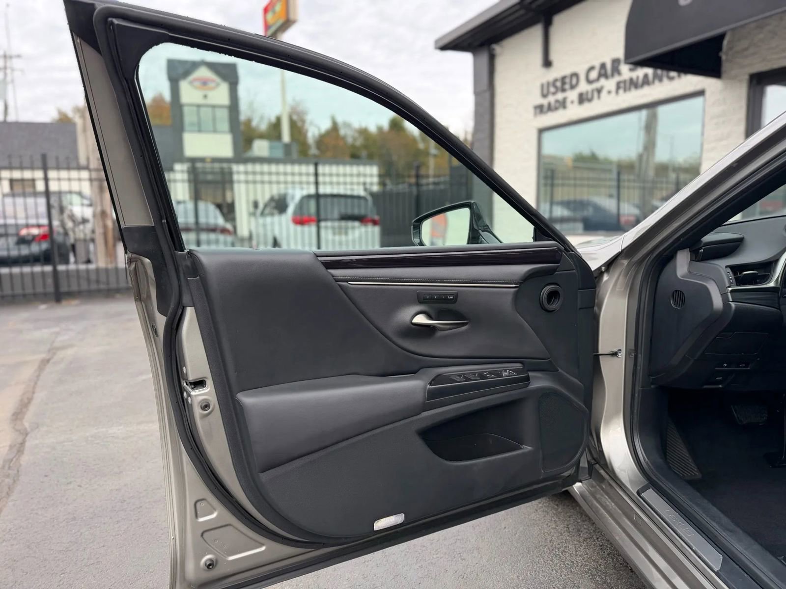 Used 2020 Lexus ES 350 w/ Premium Package FWD image 18
