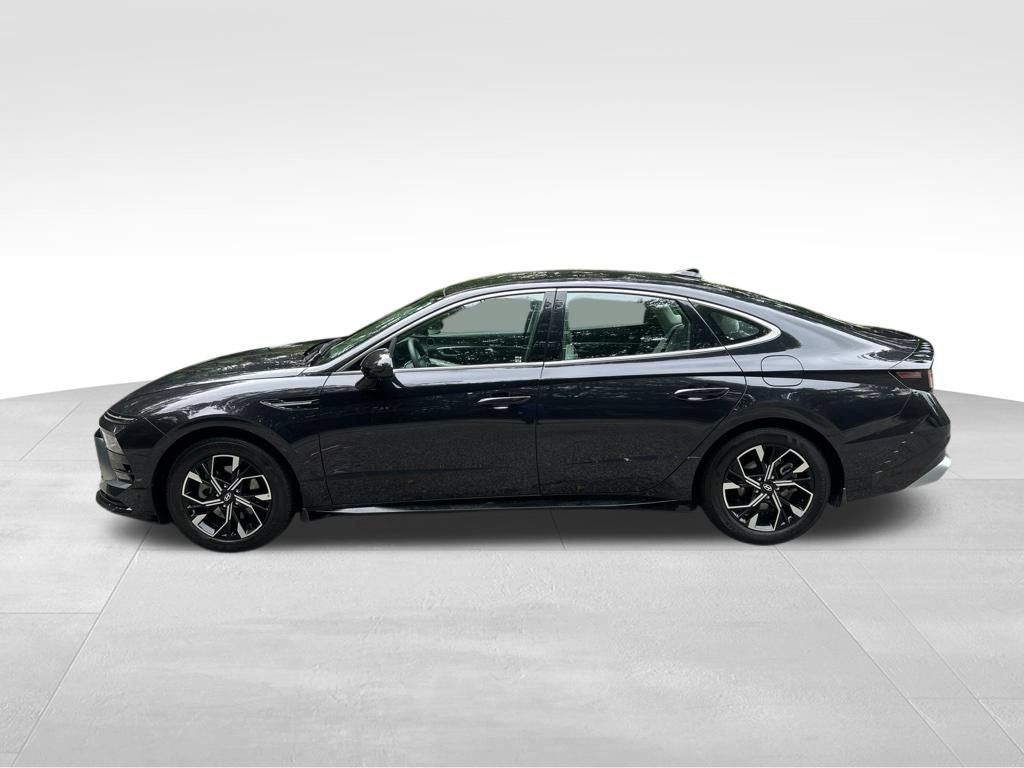 Used 2025 Hyundai Sonata SEL FWD image 2