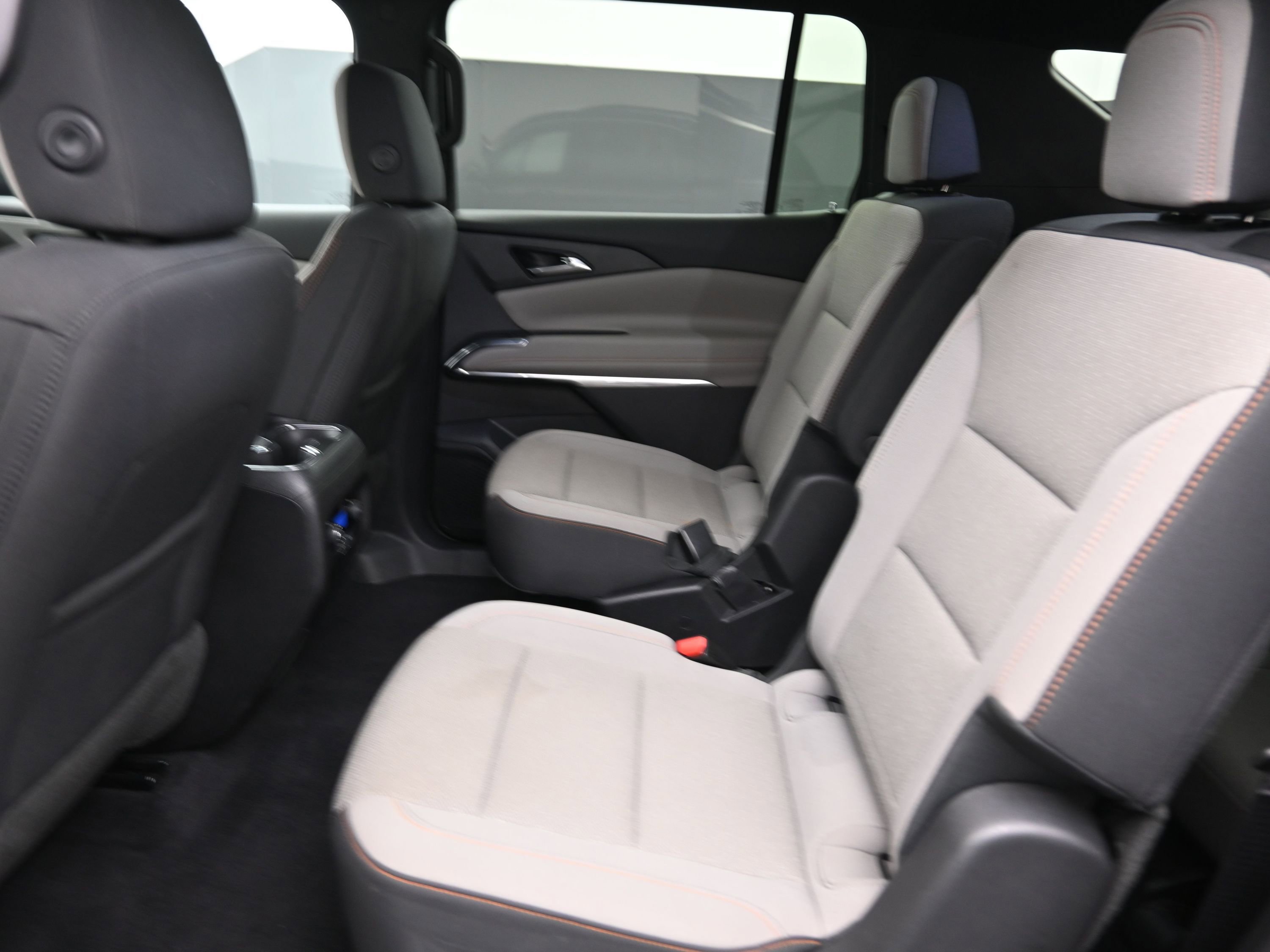 Used 2025 Chevrolet Traverse LT image 17