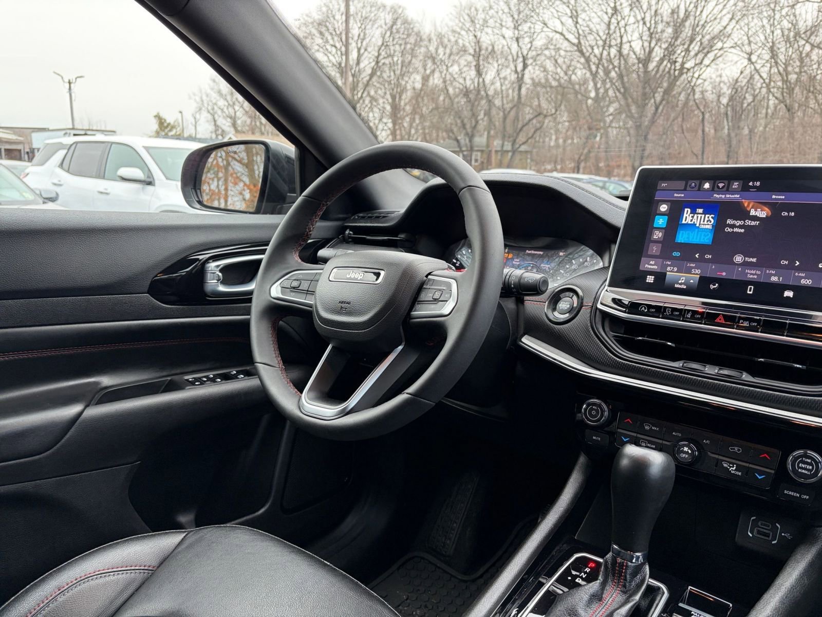 Used 2025 Jeep Compass Trailhawk image 33