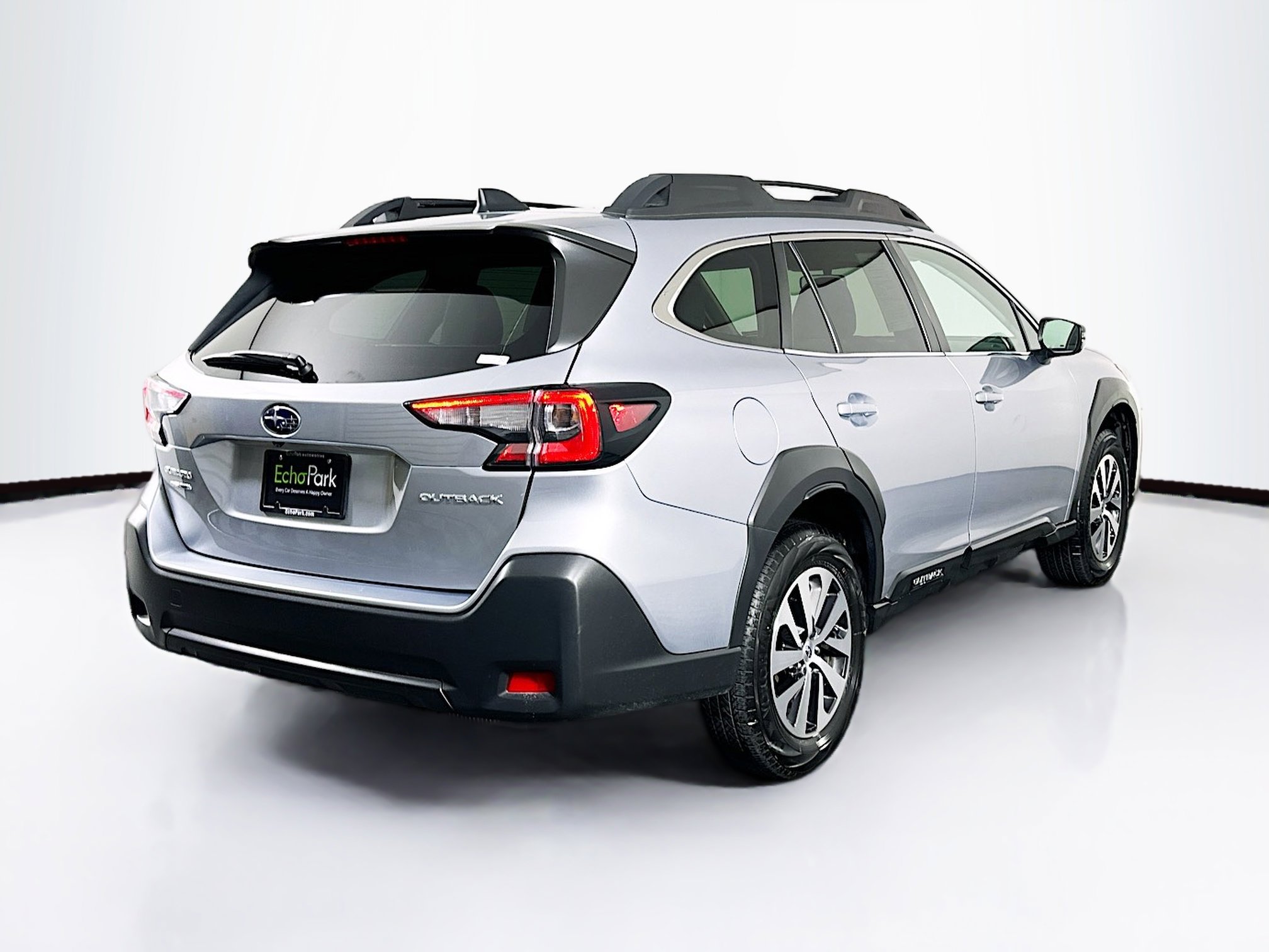Used 2025 Subaru Outback Premium AWD/4WD image 9