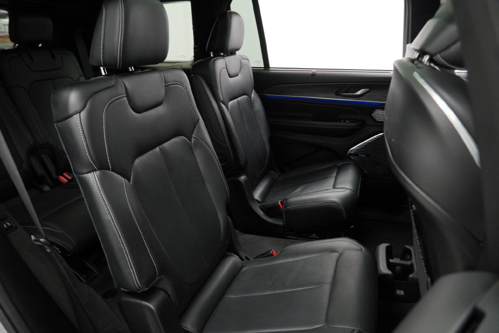 Used 2021 Jeep Grand Cherokee L Overland w/ Advanced Protech Group III AWD/4WD image 41