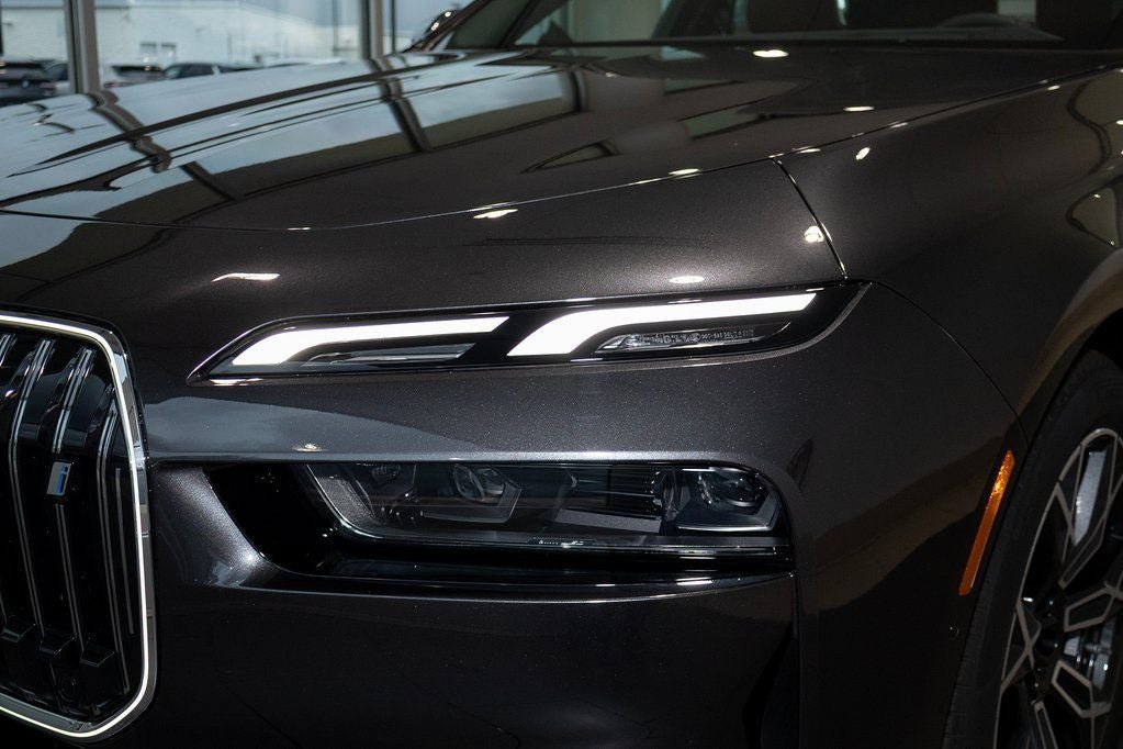 Used 2025 BMW i7 eDrive50 w/ Premium Package RWD image 8