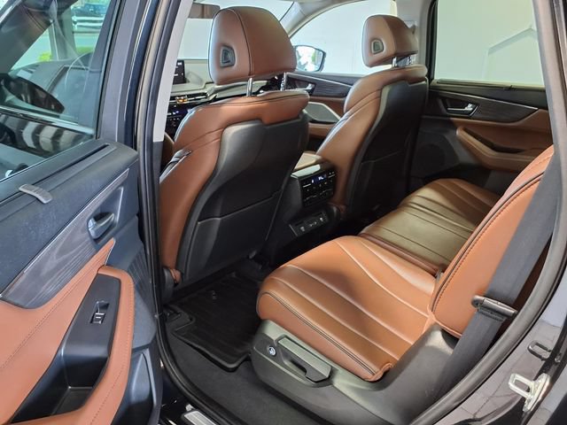 Used 2024 Acura MDX w/ Advance Package AWD/4WD image 18