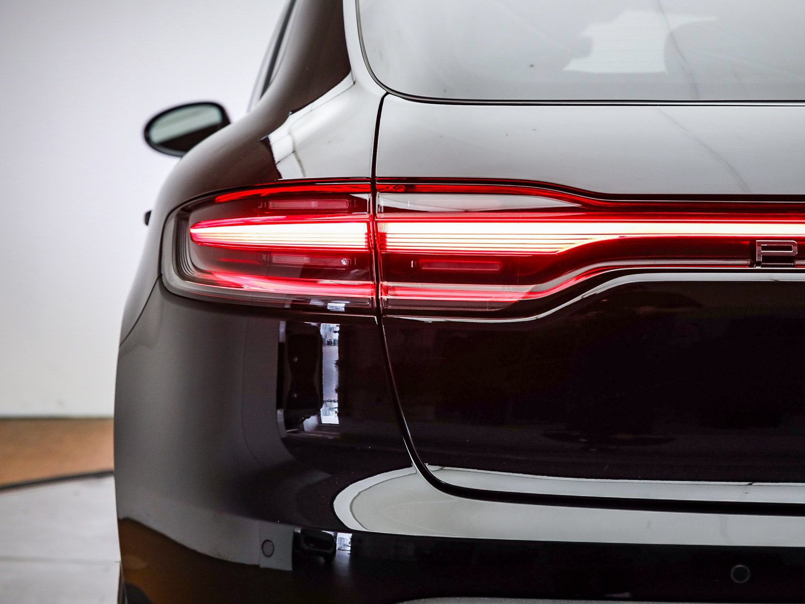 Certified 2026 Porsche Macan AWD/4WD image 8