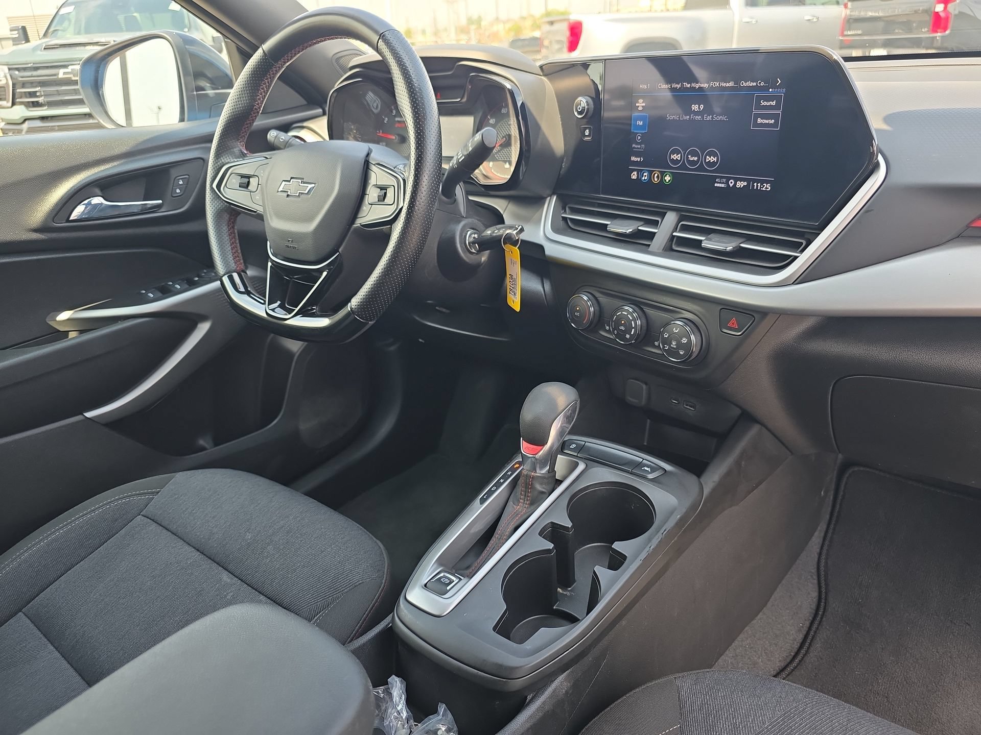 Used 2024 Chevrolet Trax RS FWD image 16