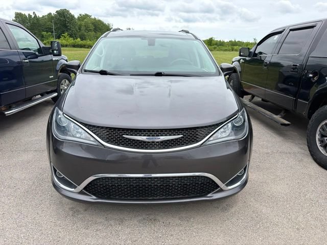 Used 2019 Chrysler Pacifica Touring-L FWD image 2