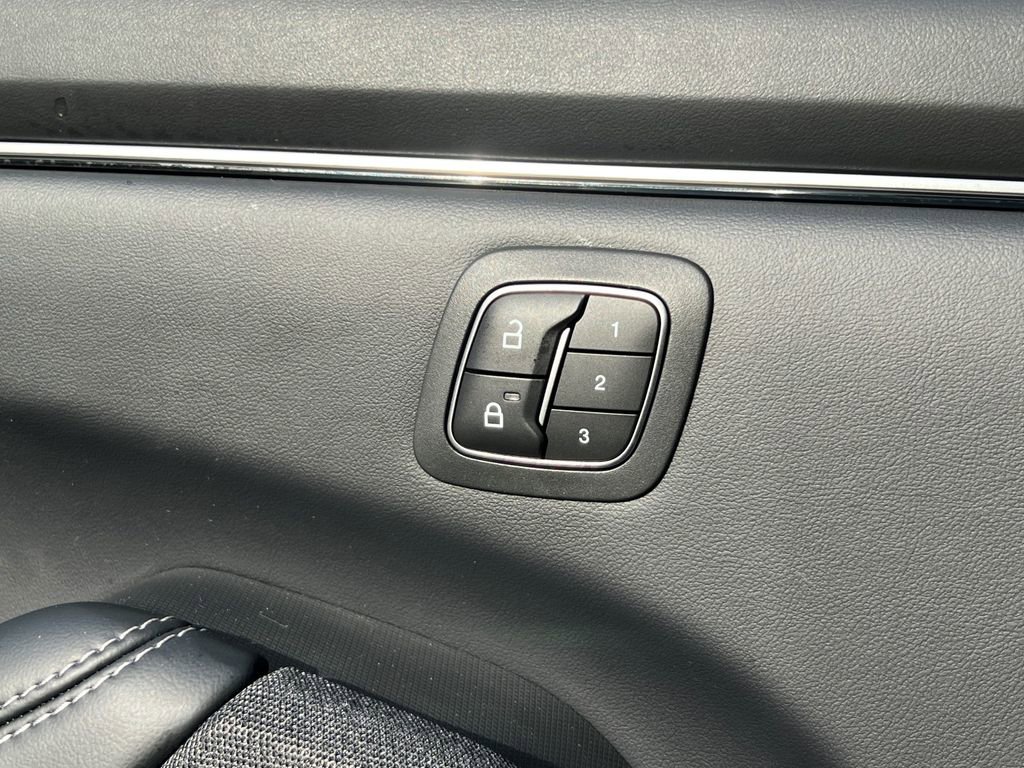 Used 2025 Ford Mustang Mach-E Premium image 27