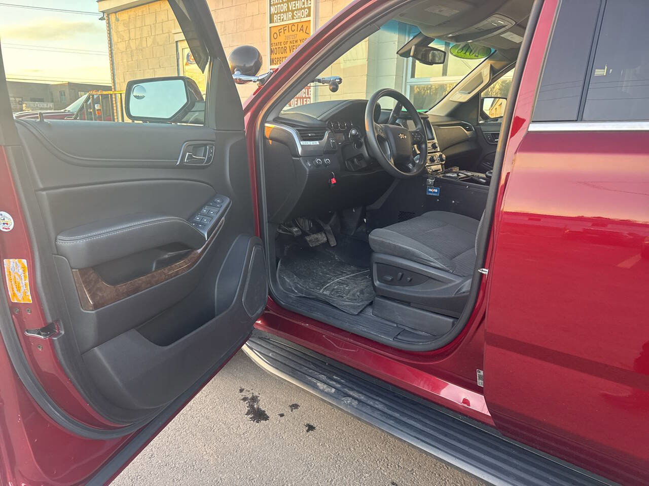 Used 2018 Chevrolet Tahoe 4WD image 11