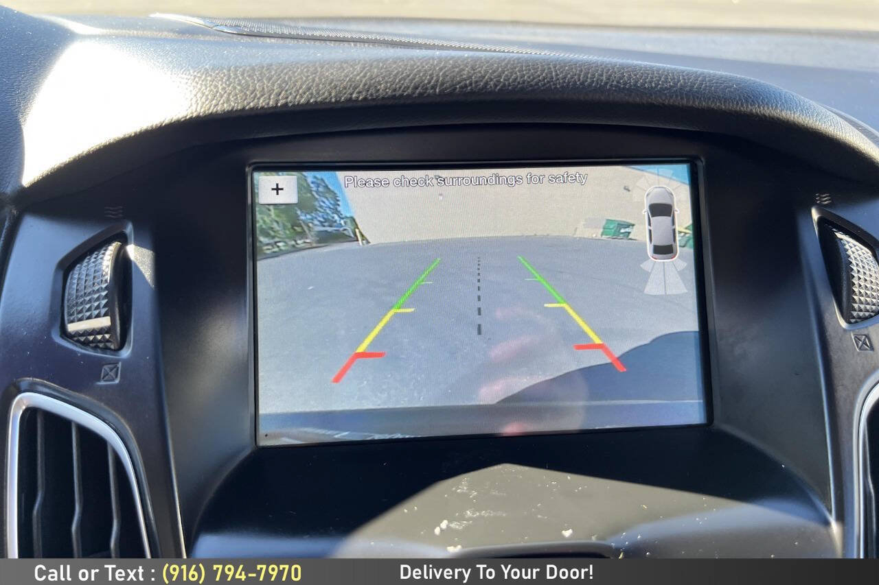 Used 2016 Ford Focus Titanium FWD image 21