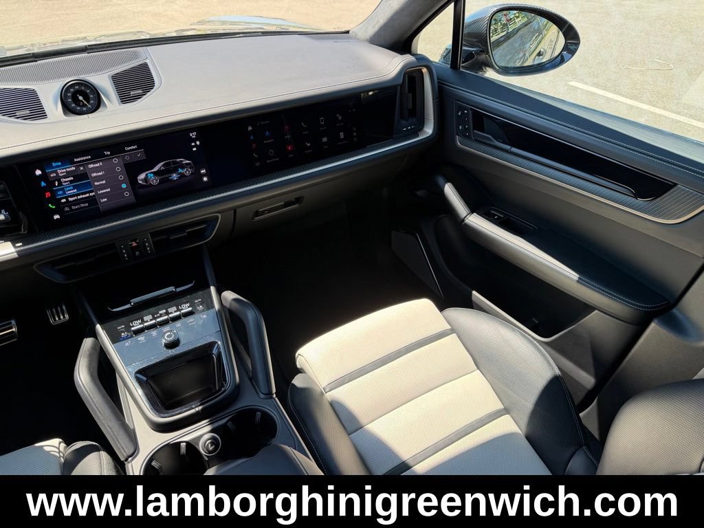 Used 2024 Porsche Cayenne Turbo GT AWD/4WD image 38