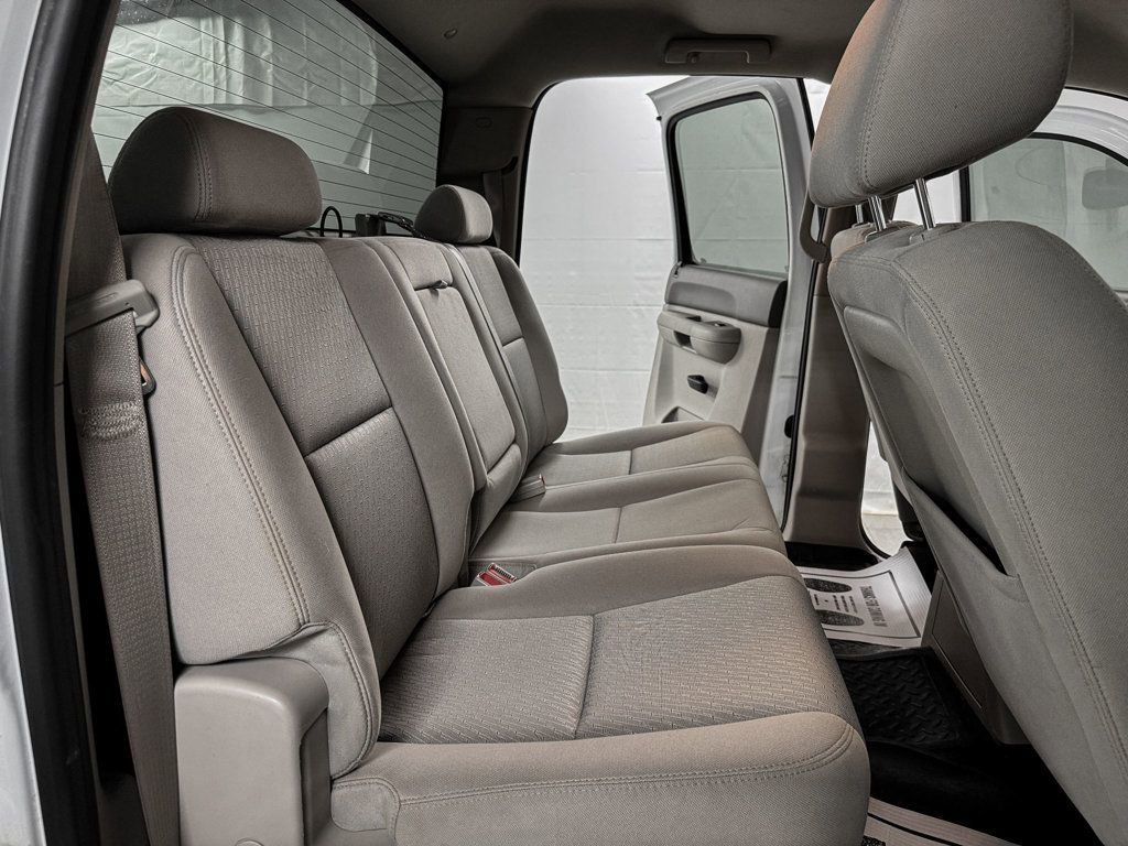 Used 2011 GMC Sierra 3500 SLE w/ SLE Preferred Package image 9