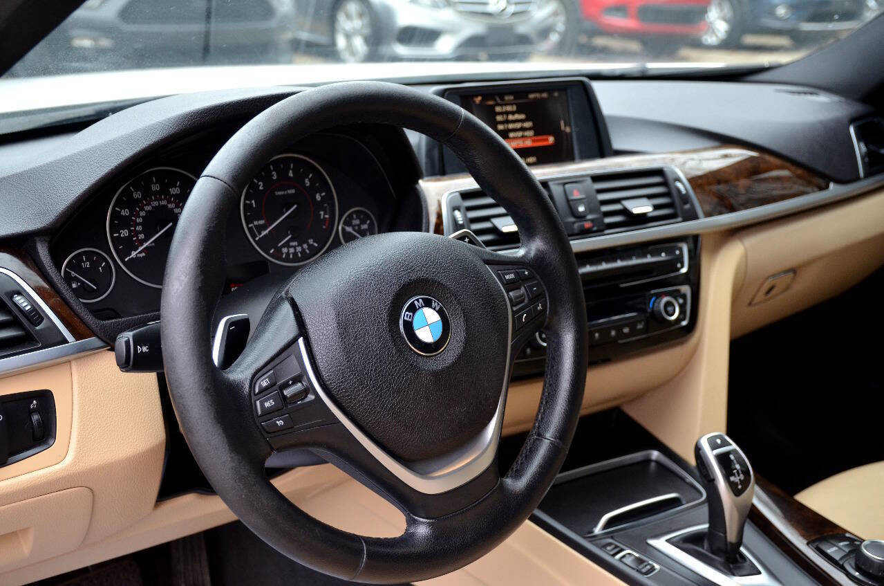 Used 2017 BMW 330i xDrive Sedan image 15