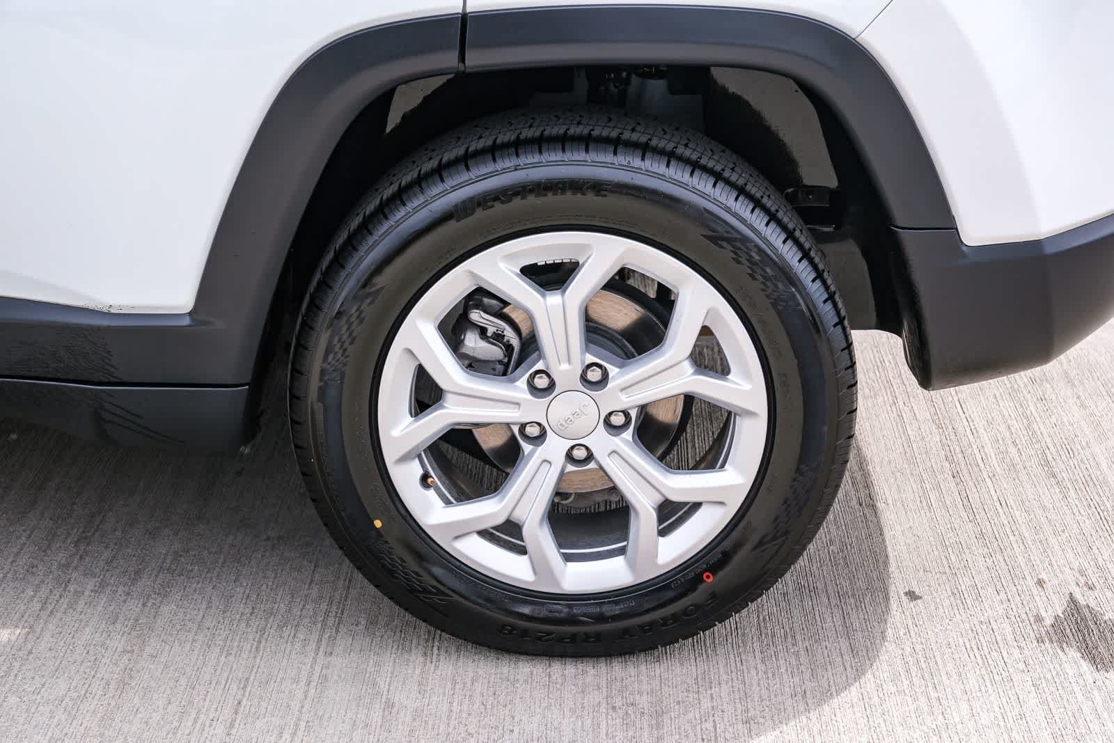 Used 2024 Jeep Compass Latitude AWD/4WD image 9