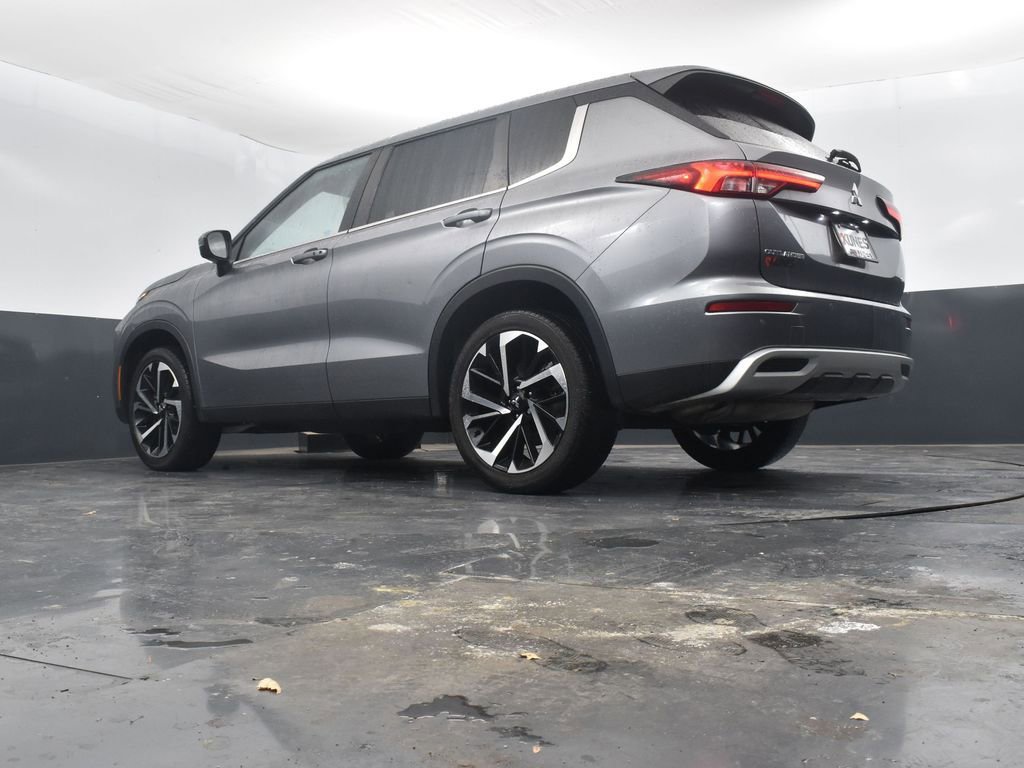 Used 2022 Mitsubishi Outlander SE image 56