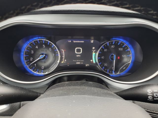 Used 2025 Chrysler Pacifica Limited image 28