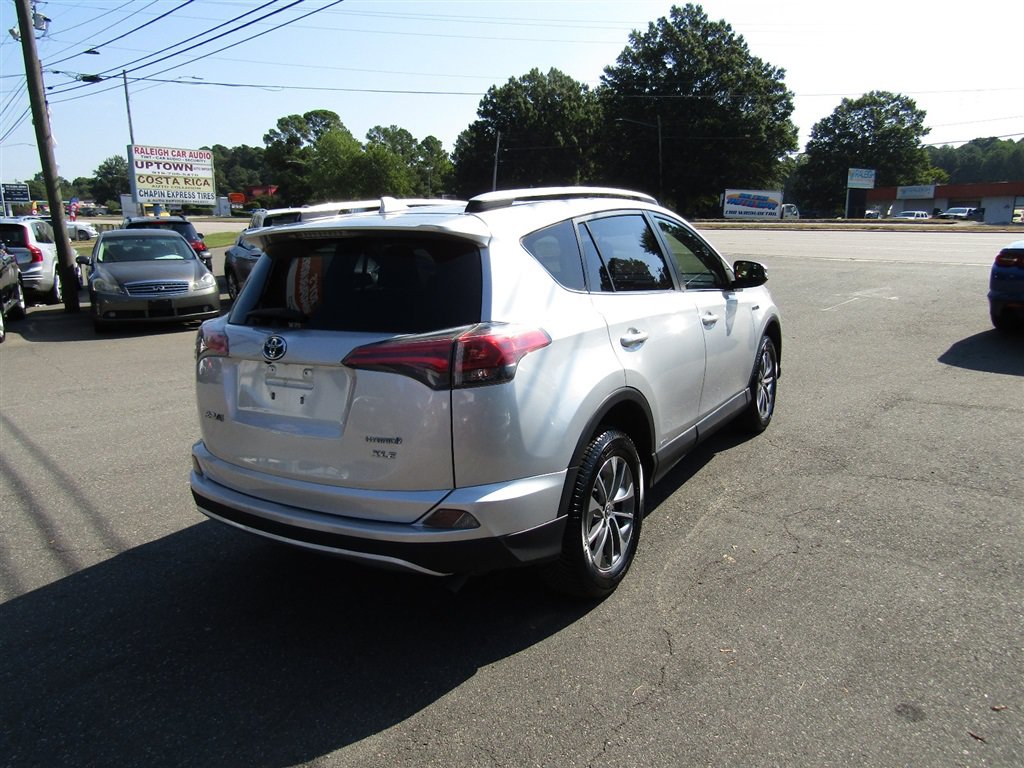 Used 2016 Toyota RAV4 XLE AWD/4WD image 7