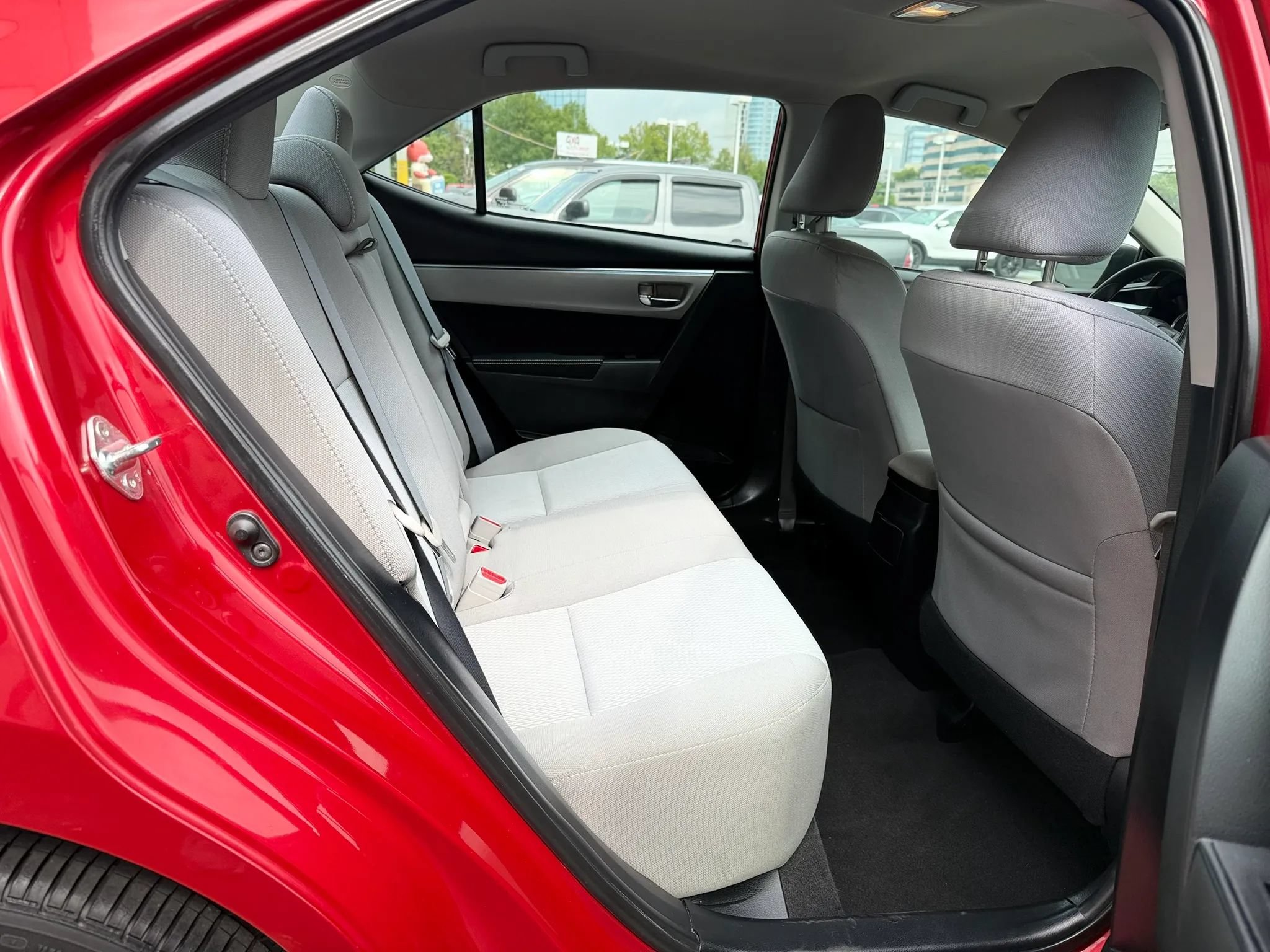 Used 2015 Toyota Corolla LE FWD image 28