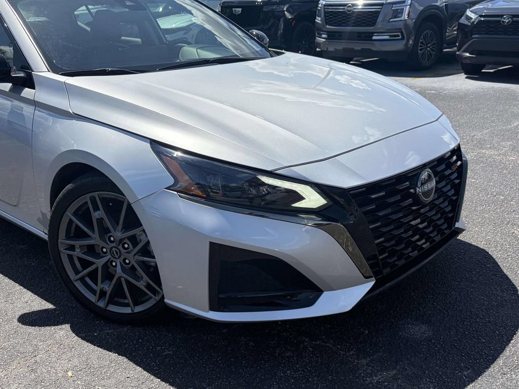 Used 2024 Nissan Altima 2.0 SR FWD image 9