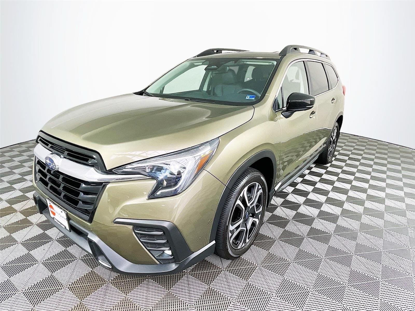Certified 2025 Subaru Ascent Limited AWD/4WD image 3