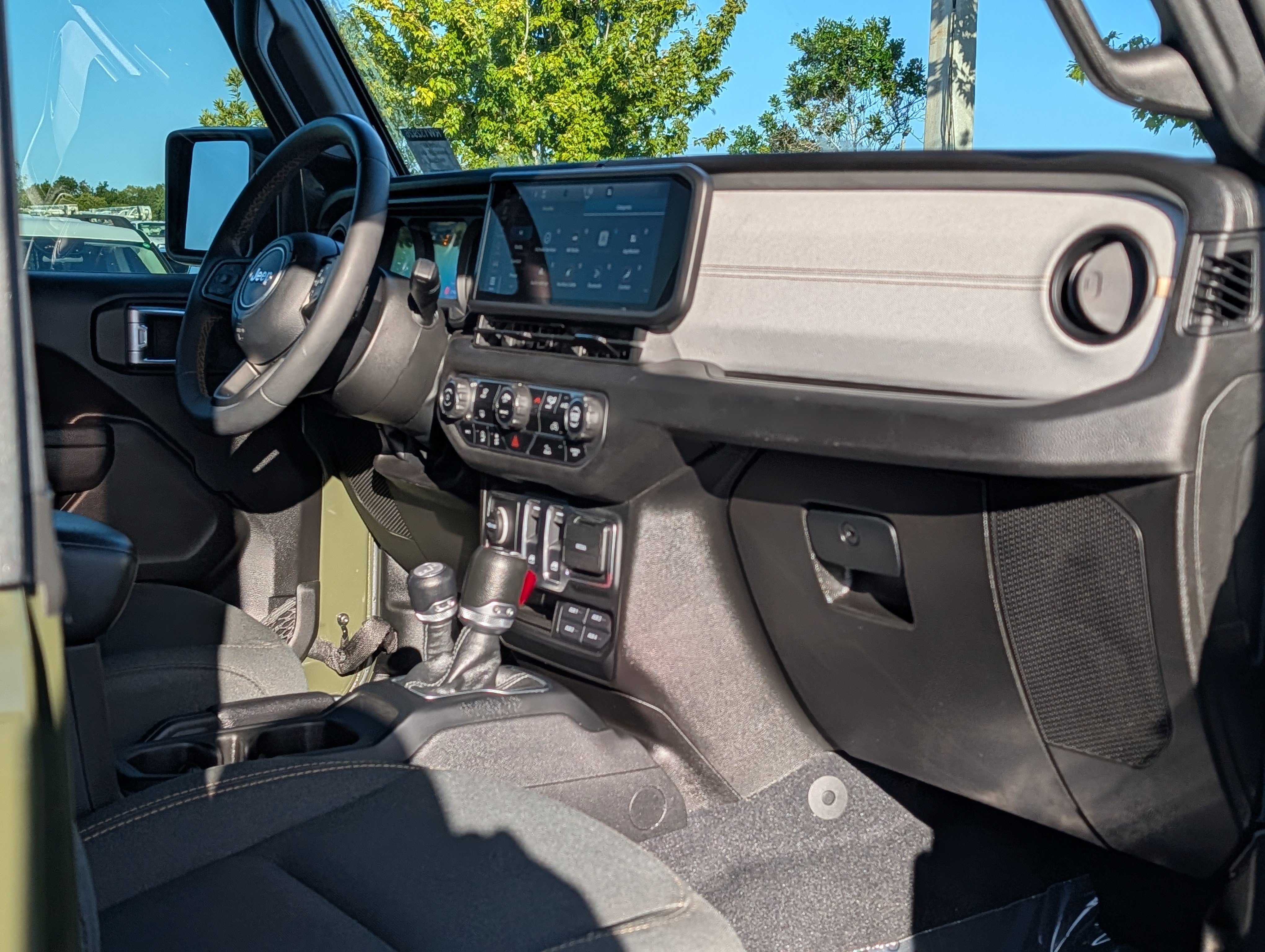 Used 2024 Jeep Wrangler Sport AWD/4WD image 16