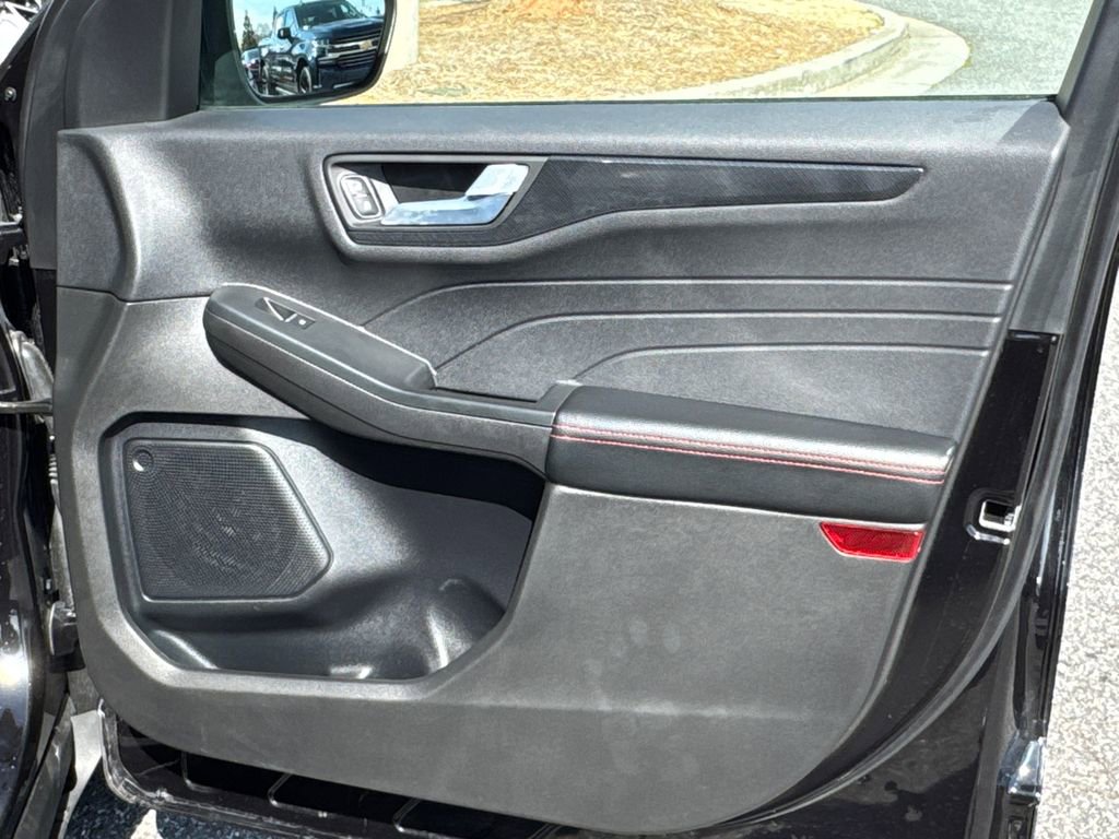 Used 2025 Ford Escape ST-Line FWD image 14