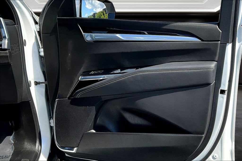 Certified 2025 Cadillac Escalade ESV Premium Luxury AWD/4WD image 29