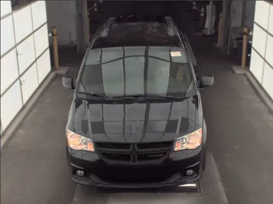Used 2017 Dodge Grand Caravan SXT FWD image 3