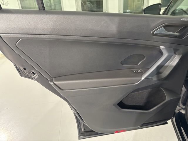 Used 2018 Volkswagen Tiguan SE FWD image 18