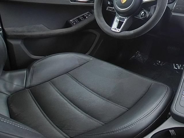 Used 2021 Porsche Macan GTS w/ Sport Chrono Package AWD/4WD image 21