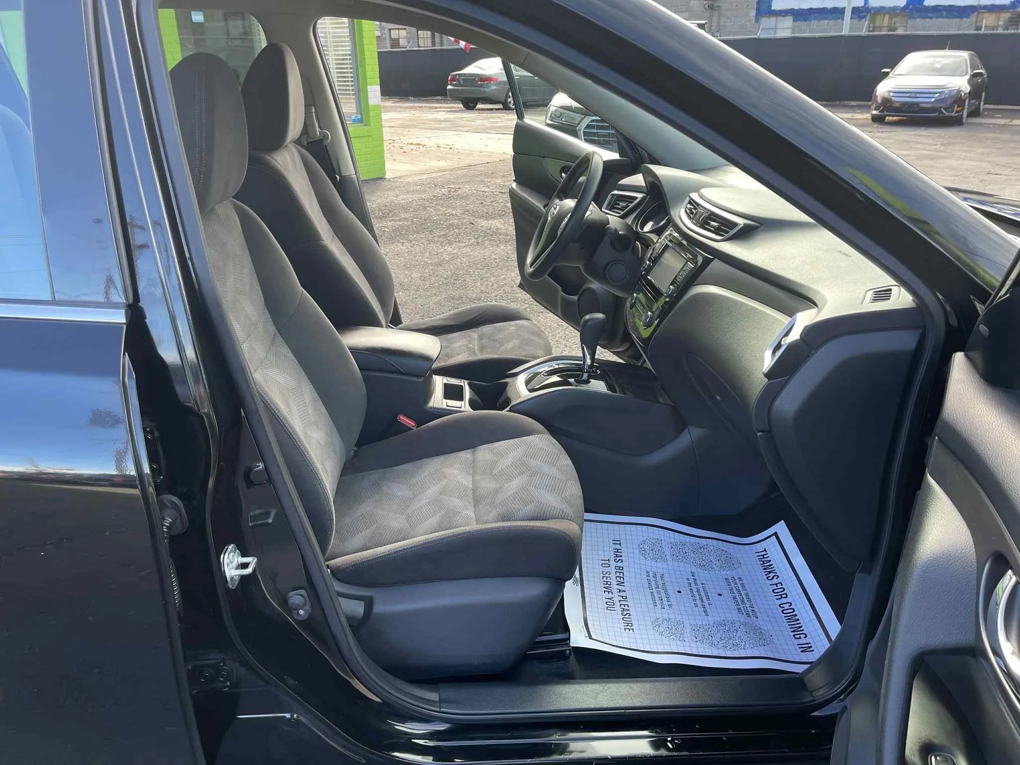 Used 2015 Nissan Rogue SV w/ SV Premium Package image 11