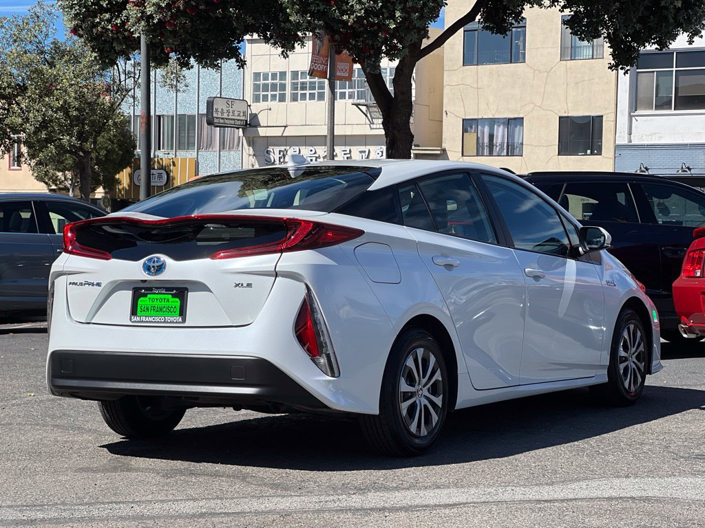 Certified 2022 Toyota Prius Prime XLE FWD image 5