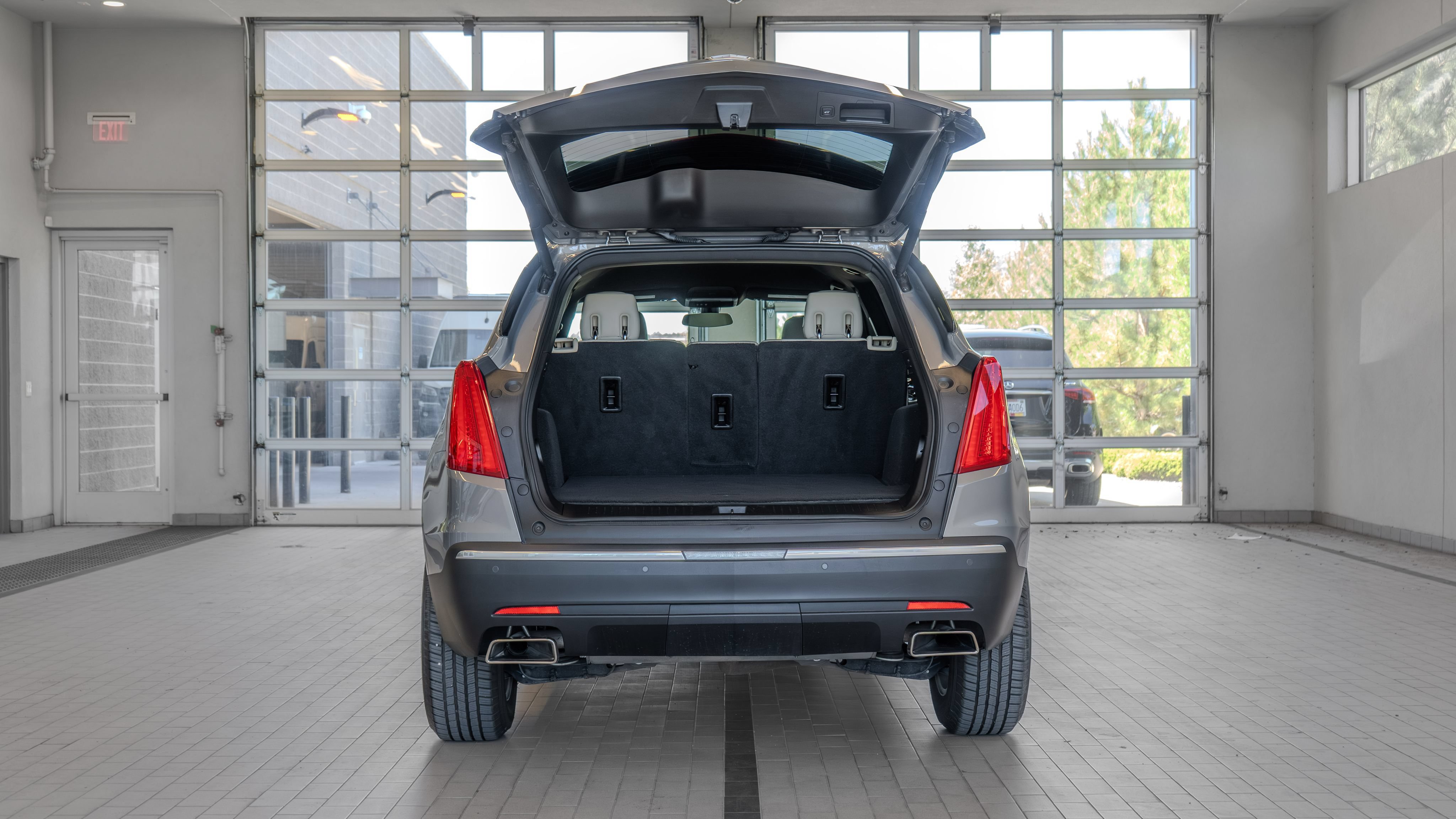 Used 2018 Cadillac XT5 FWD w/ LPO, Wheel Lock Package image 16