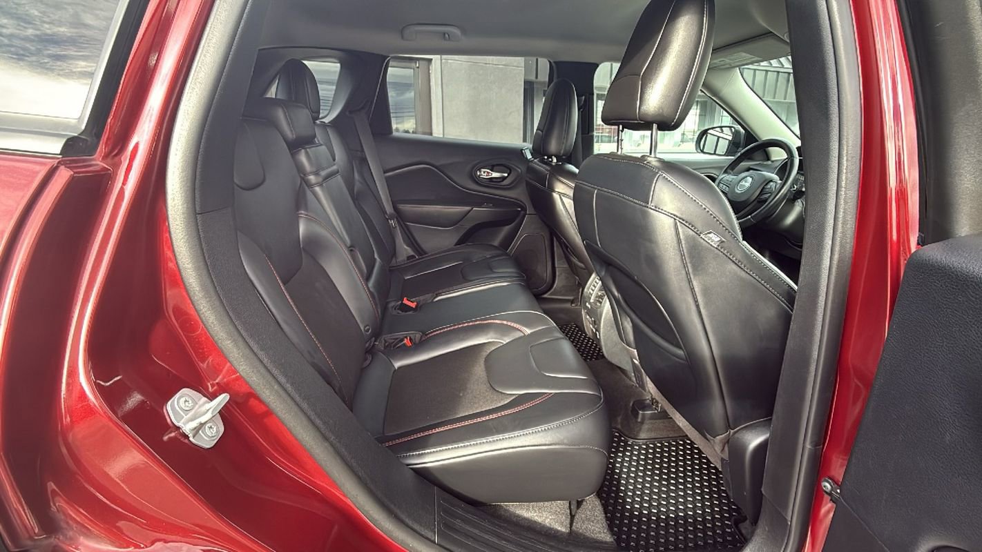 Used 2019 Jeep Cherokee Trailhawk w/ Cold Weather Group image 16