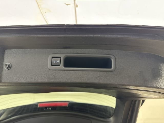 Used 2021 Toyota Highlander XLE AWD/4WD image 36
