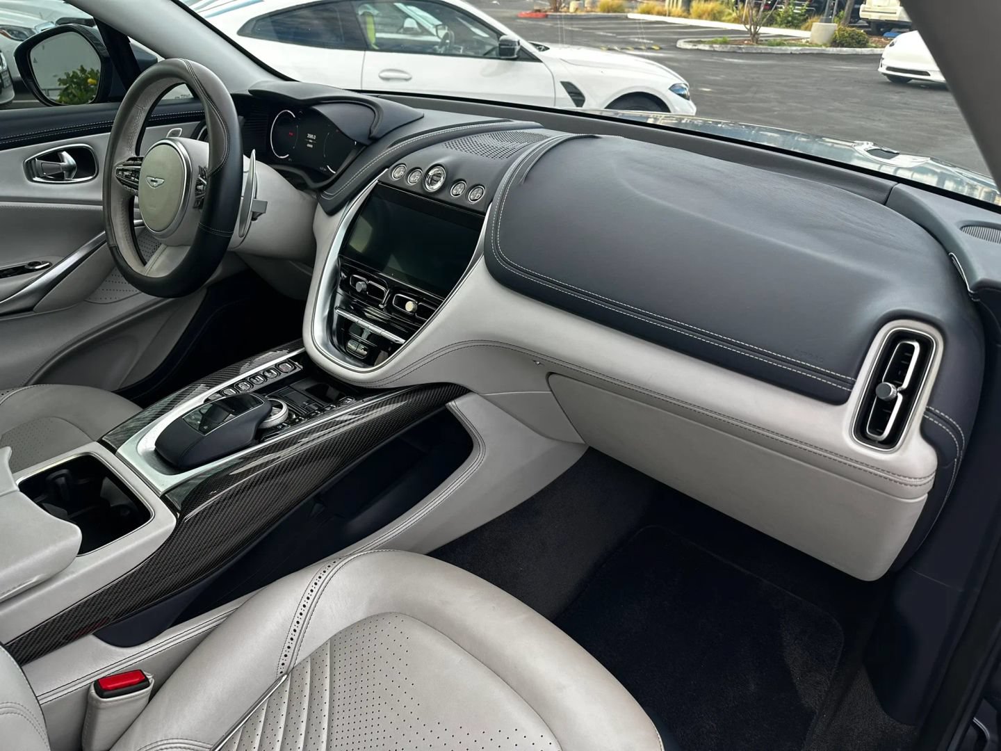 Used 2021 Aston Martin DBX AWD/4WD image 14