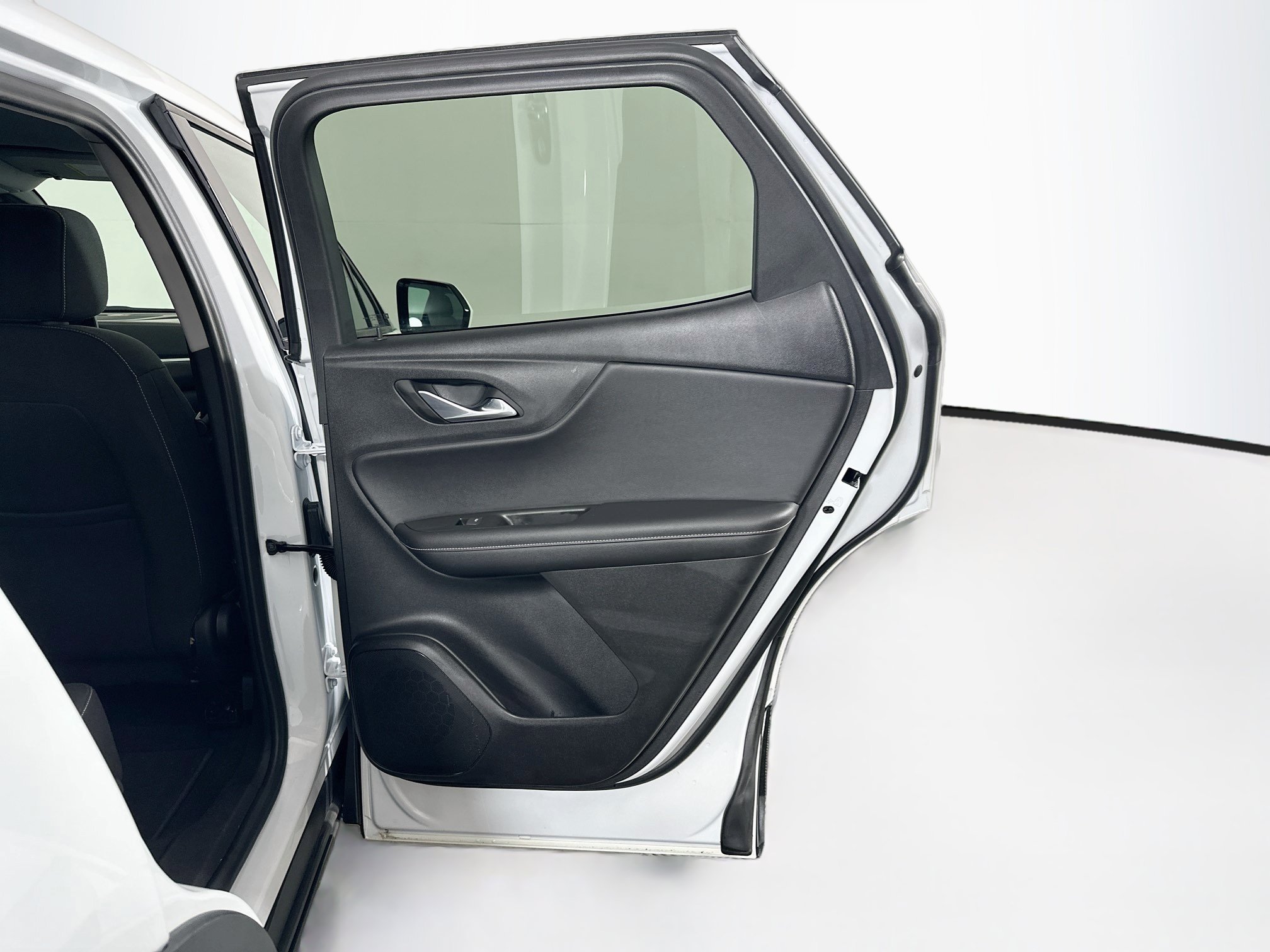 Used 2025 Chevrolet Blazer LT FWD image 28