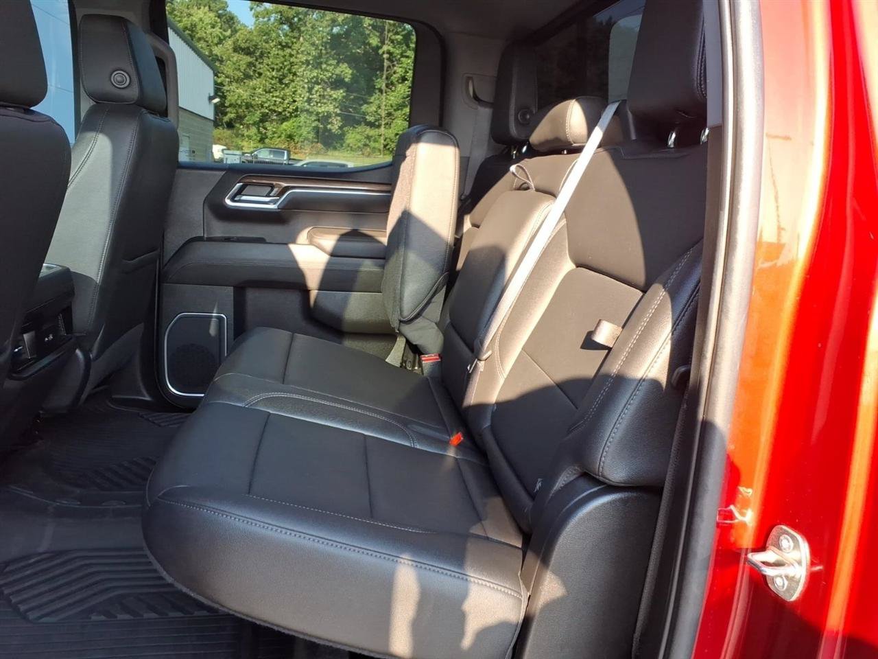 Used 2022 Chevrolet Silverado 1500 LT Trail Boss w/ Convenience Package II AWD/4WD image 8