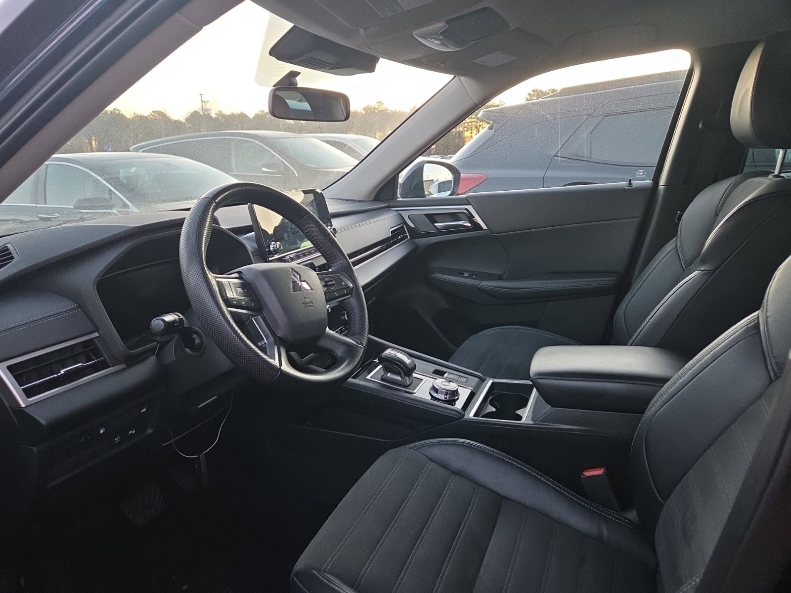 Used 2023 Mitsubishi Outlander SE image 8