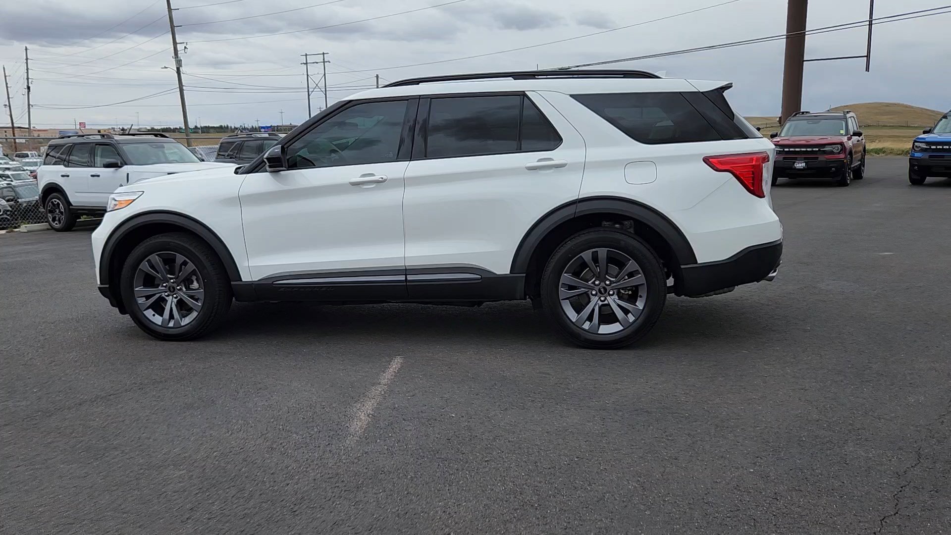 Certified 2023 Ford Explorer XLT w/ Equipment Group 202A image 3