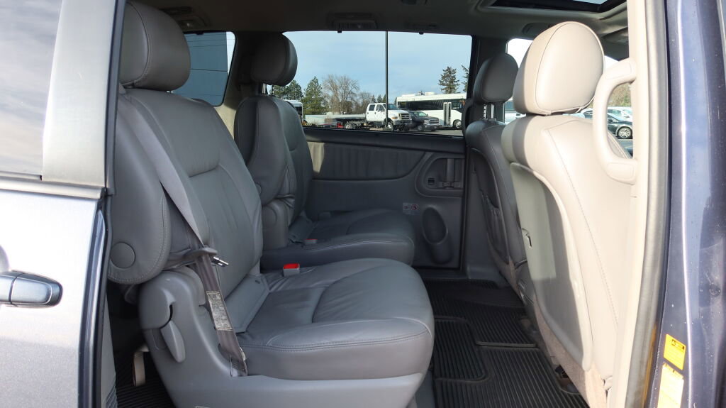 Used 2008 Toyota Sienna XLE Limited image 18