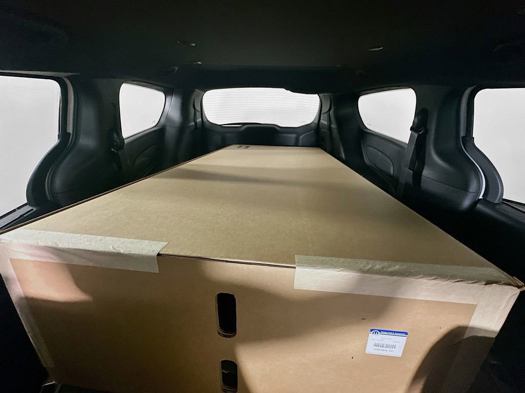 New 2025 Chrysler Pacifica Select w/ Fav Edition Package image 11