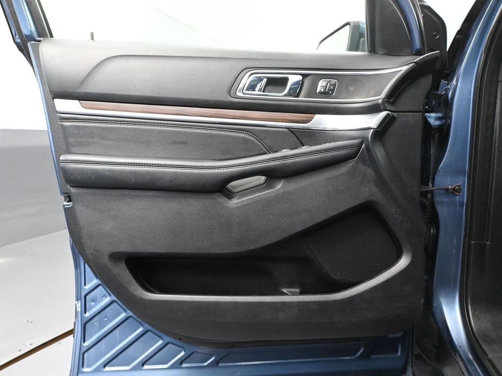 Used 2018 Ford Explorer Limited w/ Equipment Group 301A image 19