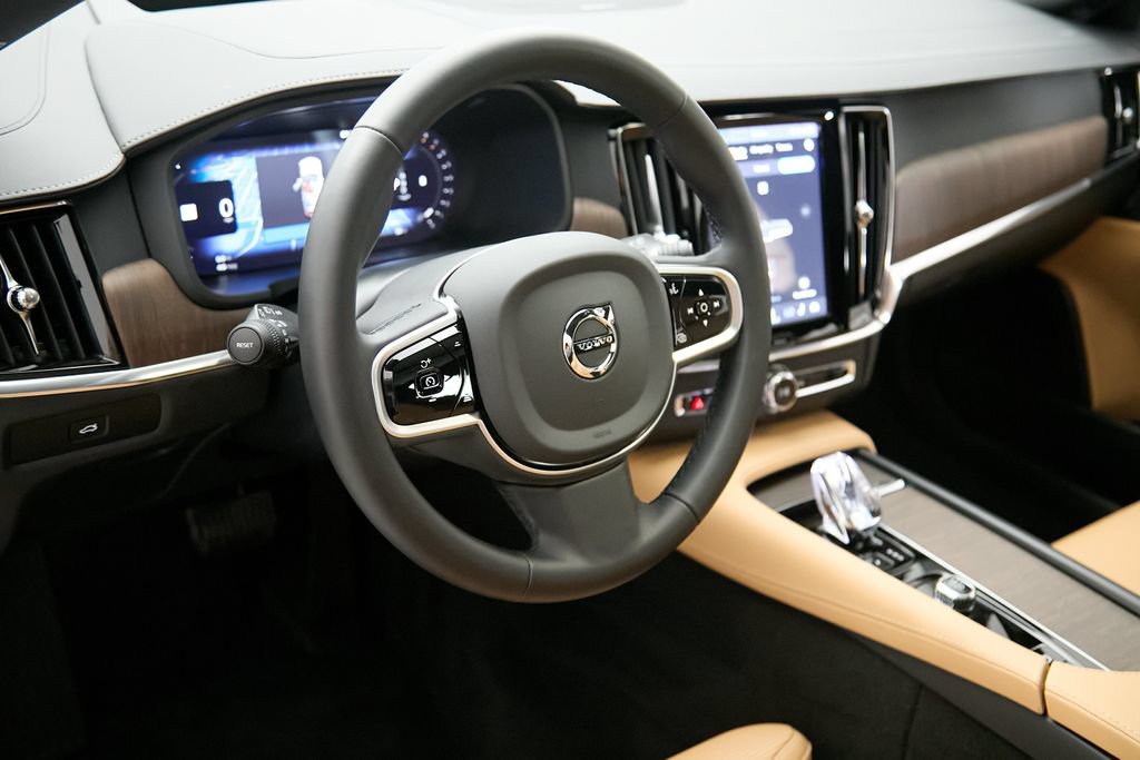 Certified 2025 Volvo V90 B6 Cross Country Ultra AWD/4WD image 14