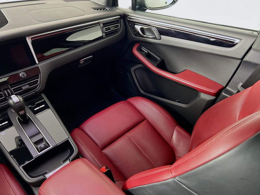 Certified 2024 Porsche Macan S AWD/4WD image 26